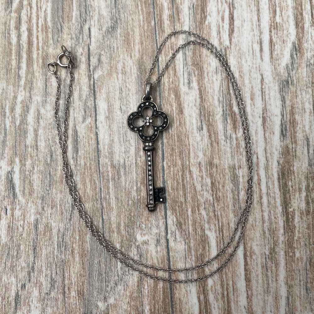 •Kay Jewelers• Sterling Silver Key to Heart Necklace